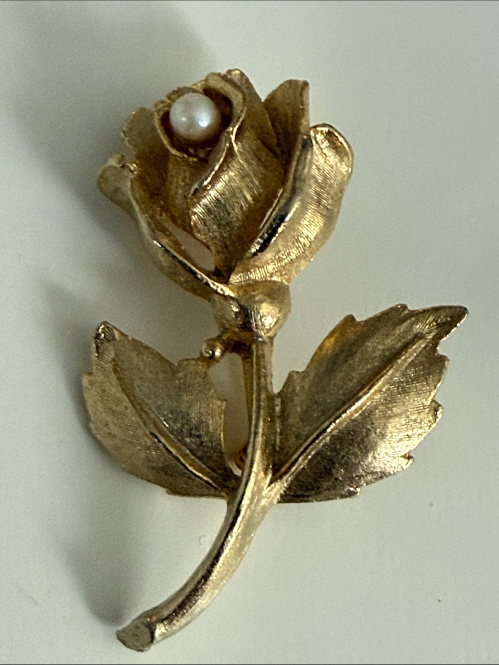 Vintage Gold-Tone Rose Brooch with Pearl Accent - Women Jewelry pin Classic
